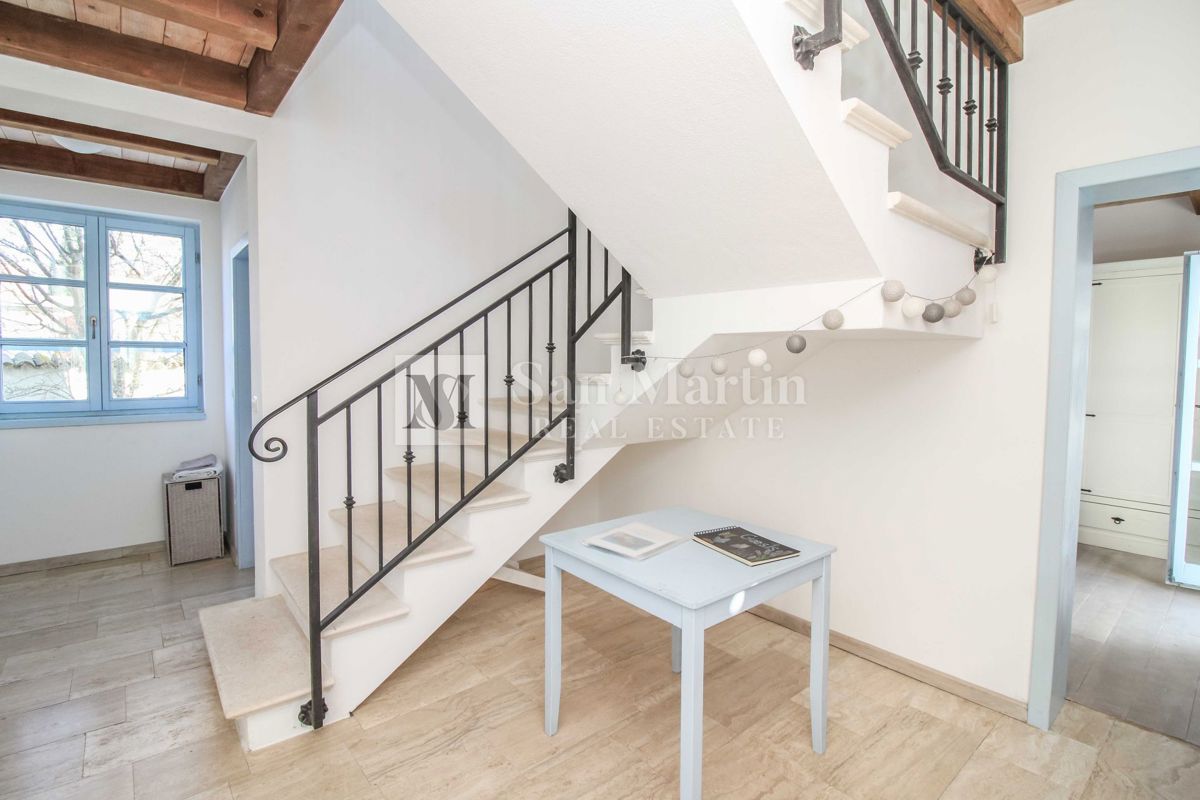 SVETVINČENAT, Hiša na robu vasi z bazenom in 4 spalnicami