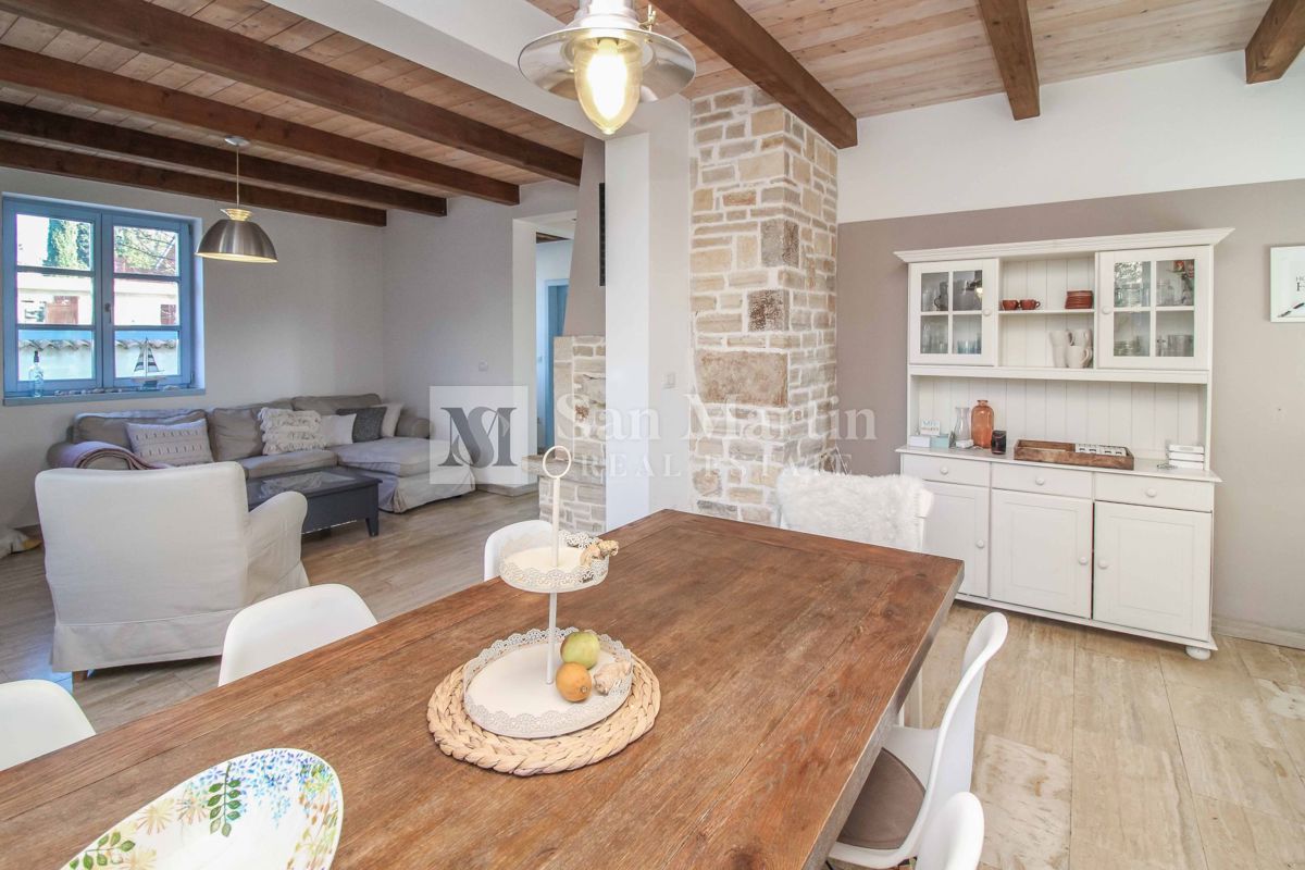 SVETVINČENAT, Hiša na robu vasi z bazenom in 4 spalnicami