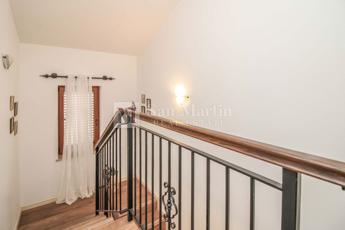 POREČ - Hiša z bazenom, 4 spalnice