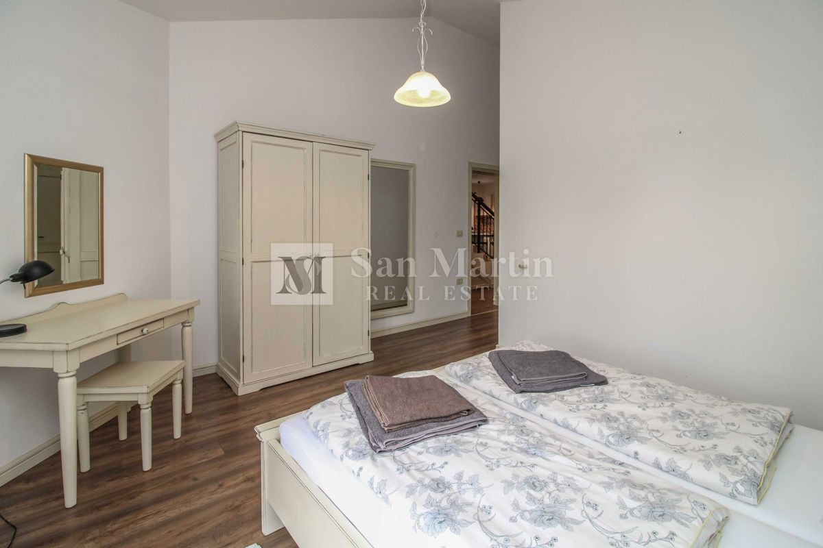 POREČ - Hiša z bazenom, 4 spalnice