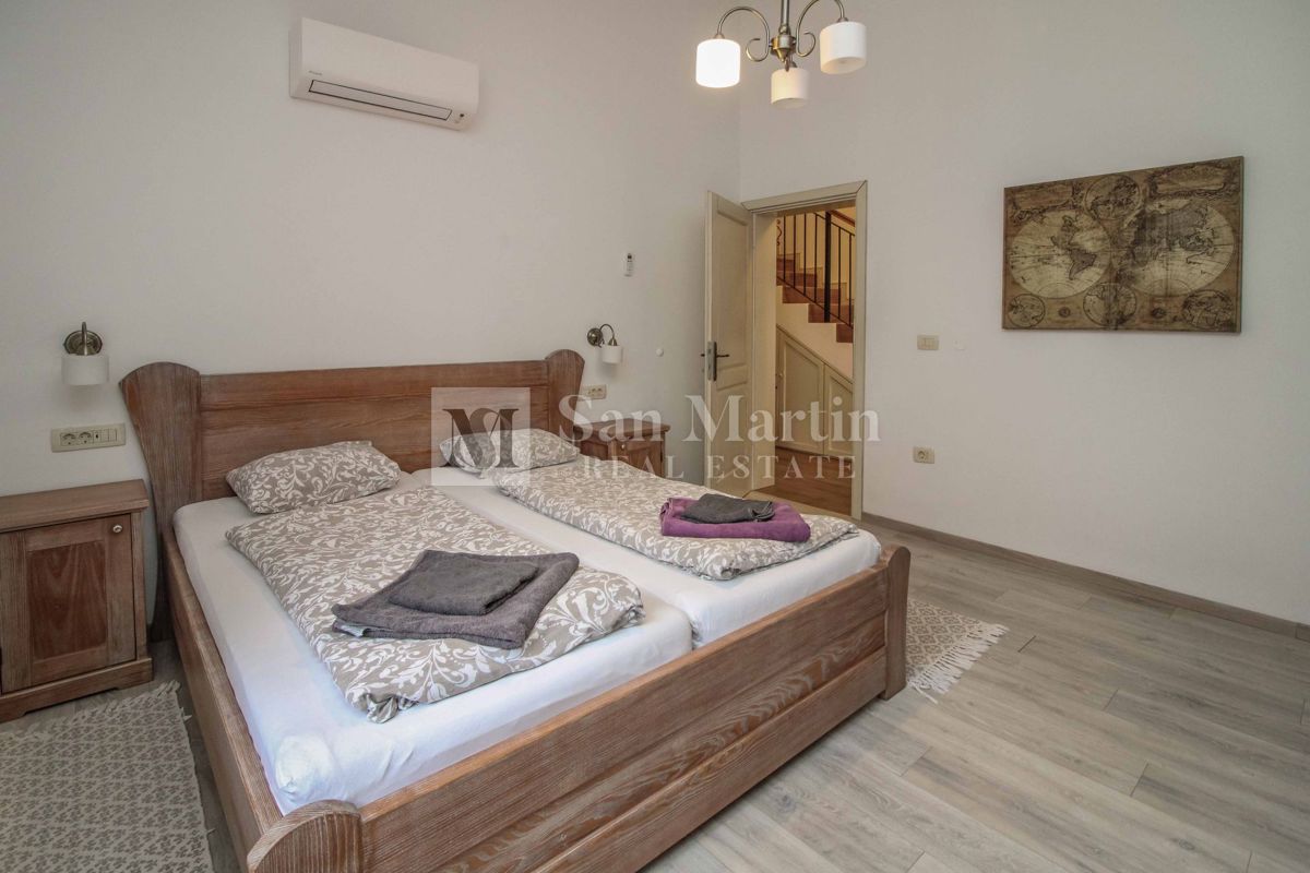 POREČ - Hiša z bazenom, 4 spalnice