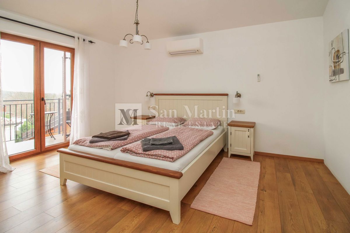 POREČ - Hiša z bazenom, 4 spalnice