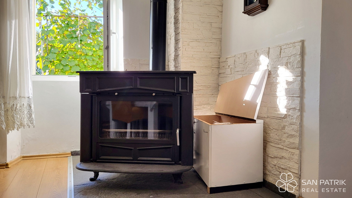 Krk: 4-sobna družinska hiša s pogledom na morje, dvorišče