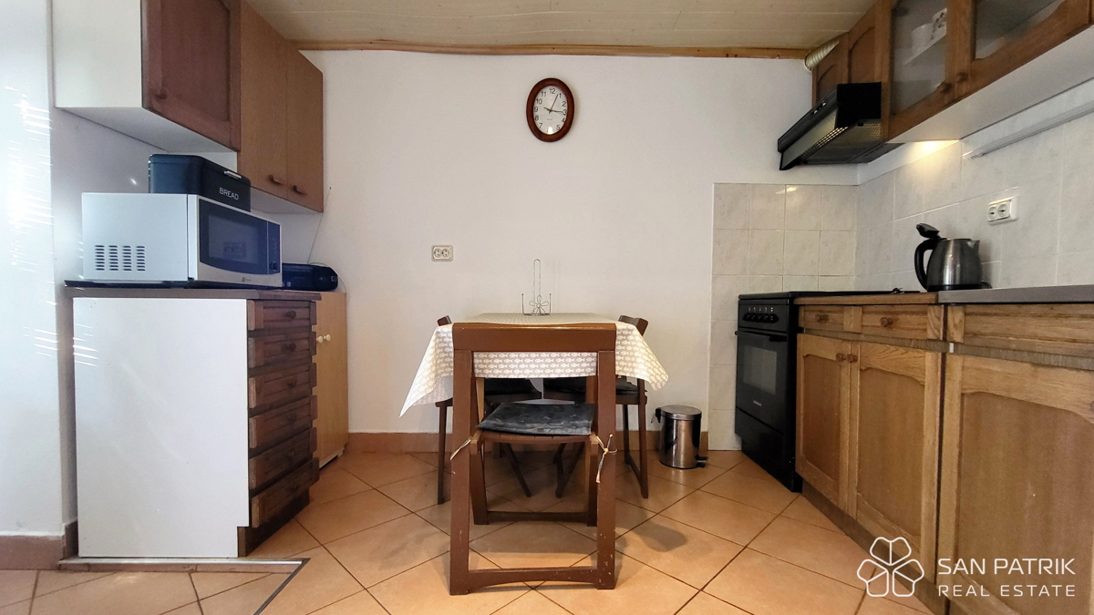 Krk: 4-sobna družinska hiša s pogledom na morje, dvorišče