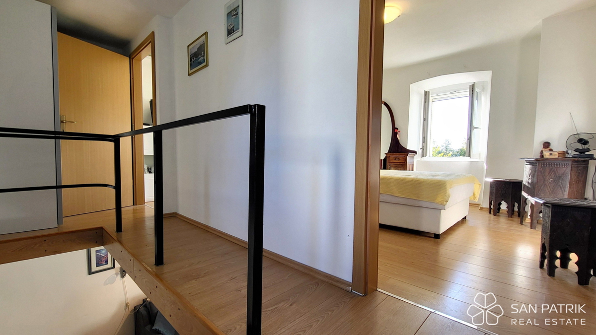 Krk: 4-sobna družinska hiša s pogledom na morje, dvorišče