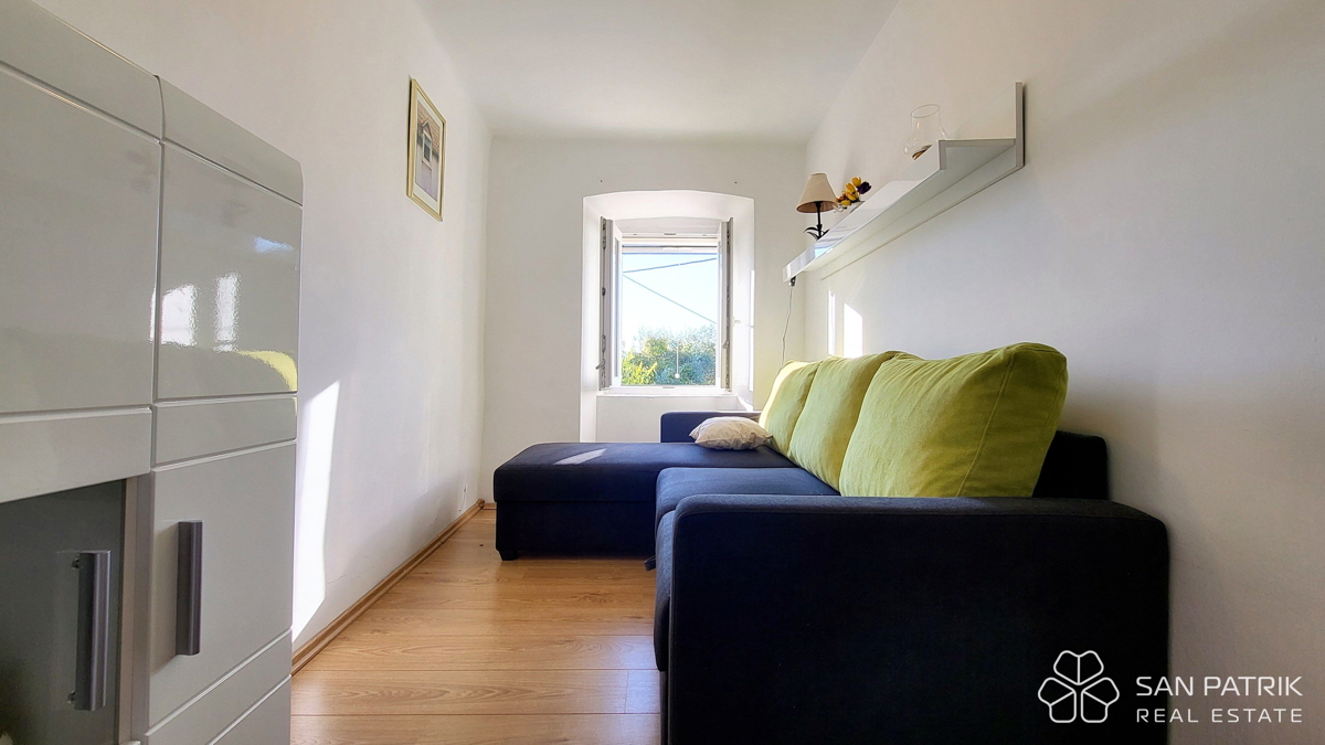 Krk: 4-sobna družinska hiša s pogledom na morje, dvorišče