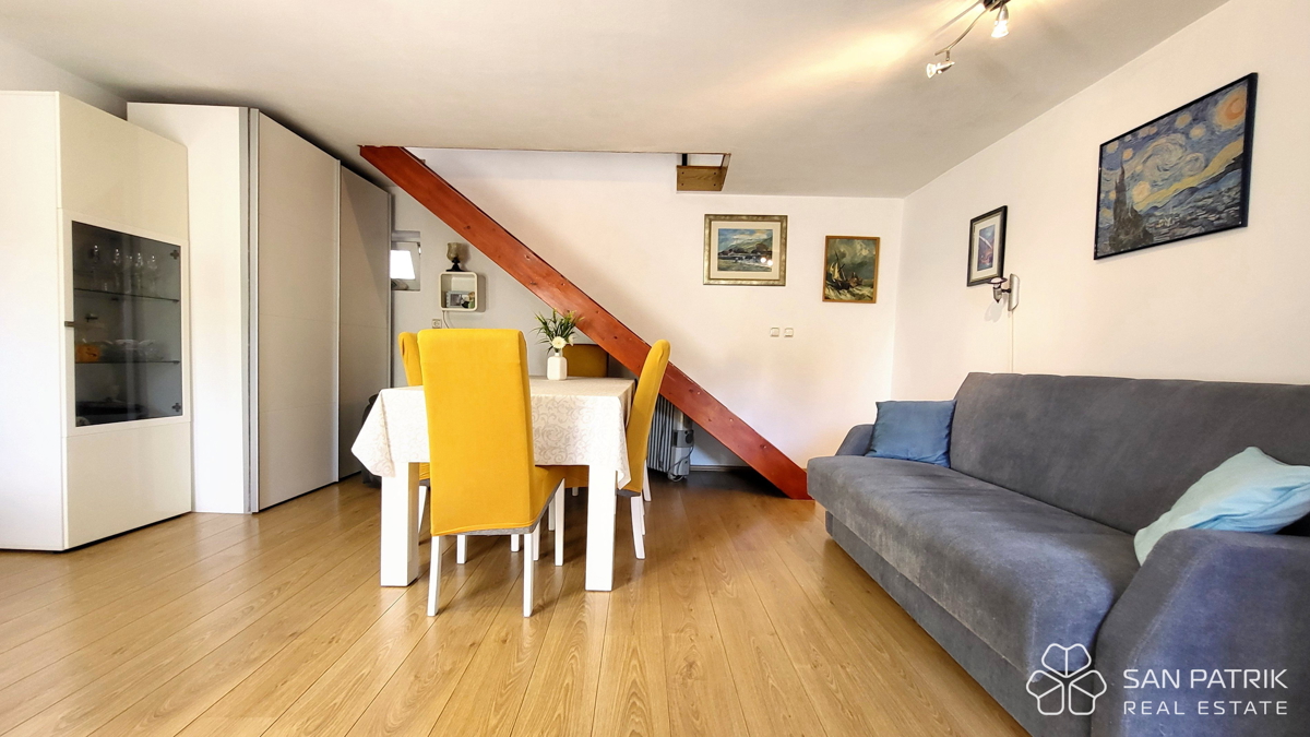 Krk: 4-sobna družinska hiša s pogledom na morje, dvorišče