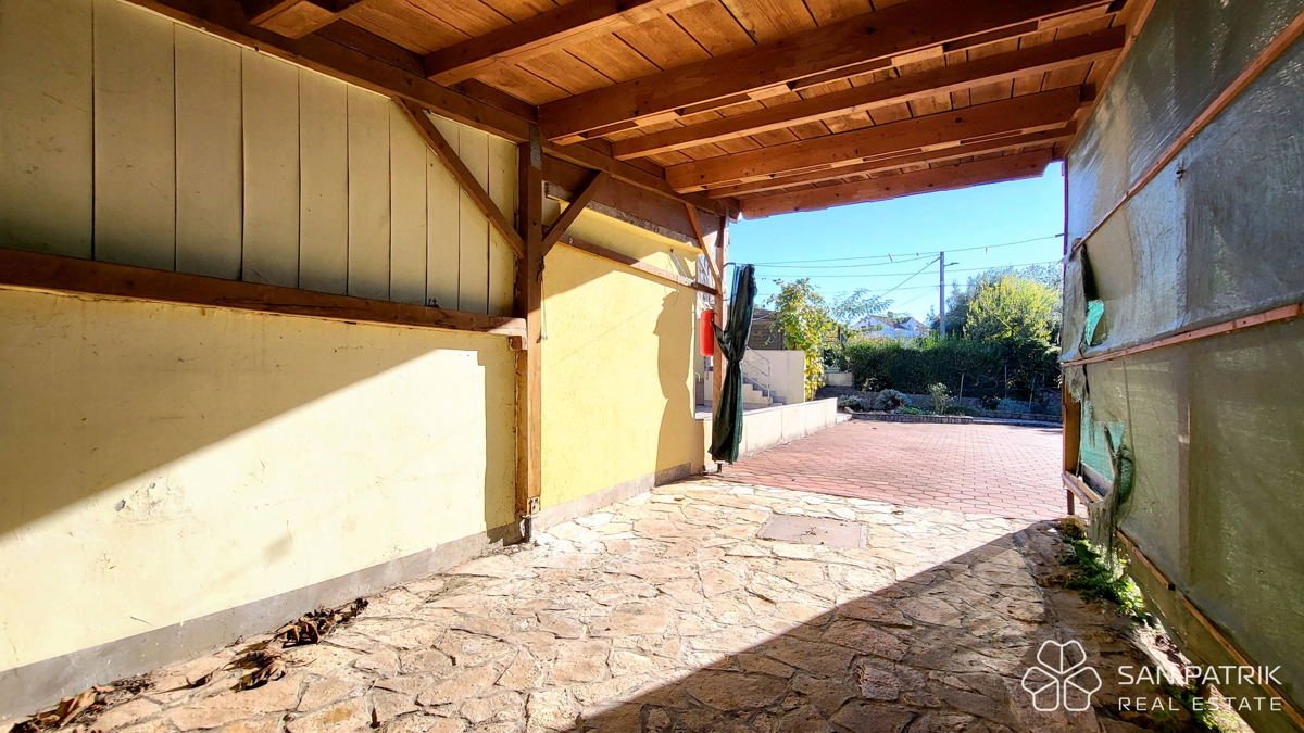 Krk: 4-sobna družinska hiša s pogledom na morje, dvorišče