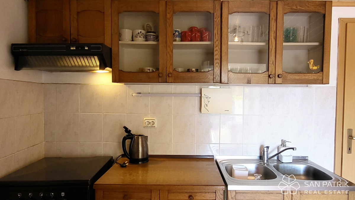 Krk: 4-sobna družinska hiša s pogledom na morje, dvorišče