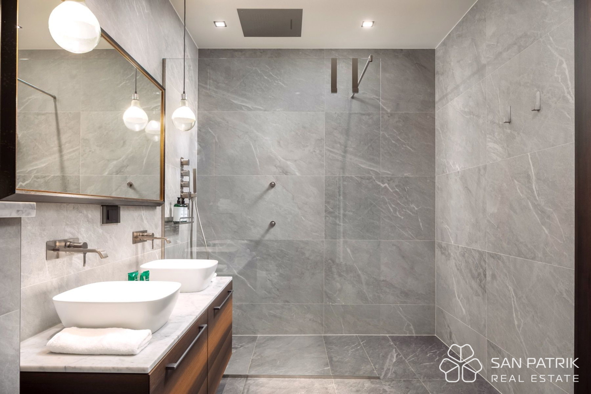 LUKSUZNA DIZAJNERSKA VILA Z BAZENOM IN TENIŠKIM IGRIŠČEM – MOTOVUN