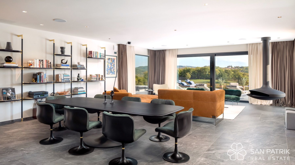 LUKSUZNA DIZAJNERSKA VILA Z BAZENOM IN TENIŠKIM IGRIŠČEM – MOTOVUN