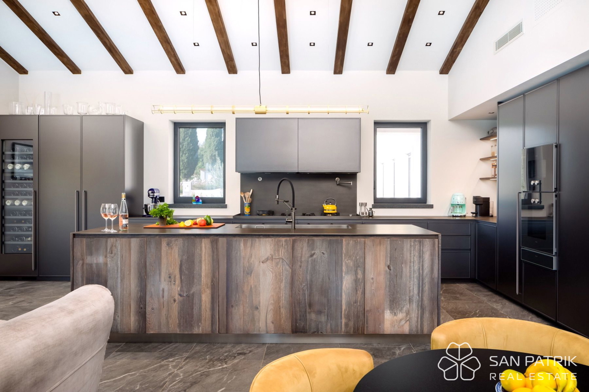 LUKSUZNA DIZAJNERSKA VILA Z BAZENOM IN TENIŠKIM IGRIŠČEM – MOTOVUN