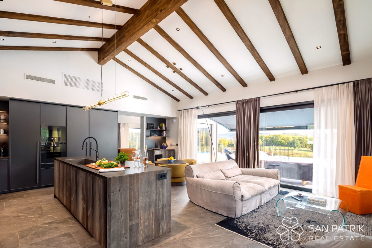 LUKSUZNA DIZAJNERSKA VILA Z BAZENOM IN TENIŠKIM IGRIŠČEM – MOTOVUN