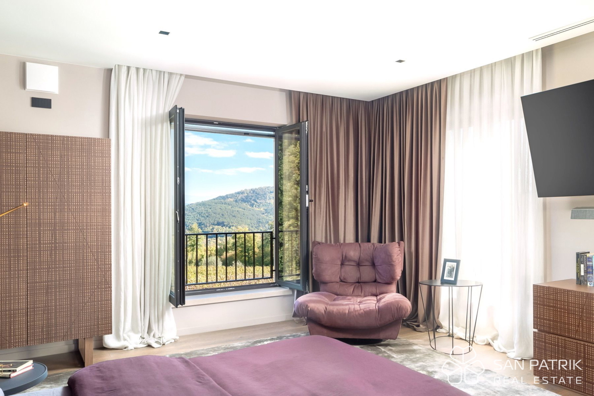 LUKSUZNA DIZAJNERSKA VILA Z BAZENOM IN TENIŠKIM IGRIŠČEM – MOTOVUN