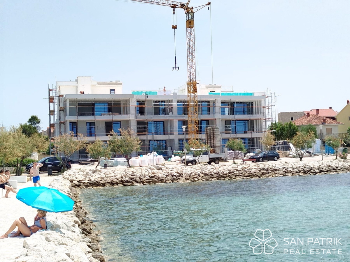 EKSKLUZIVAN PENTHOUSE V ZATONU PRI ZADRU – PRVA VRSTA OB MORJU