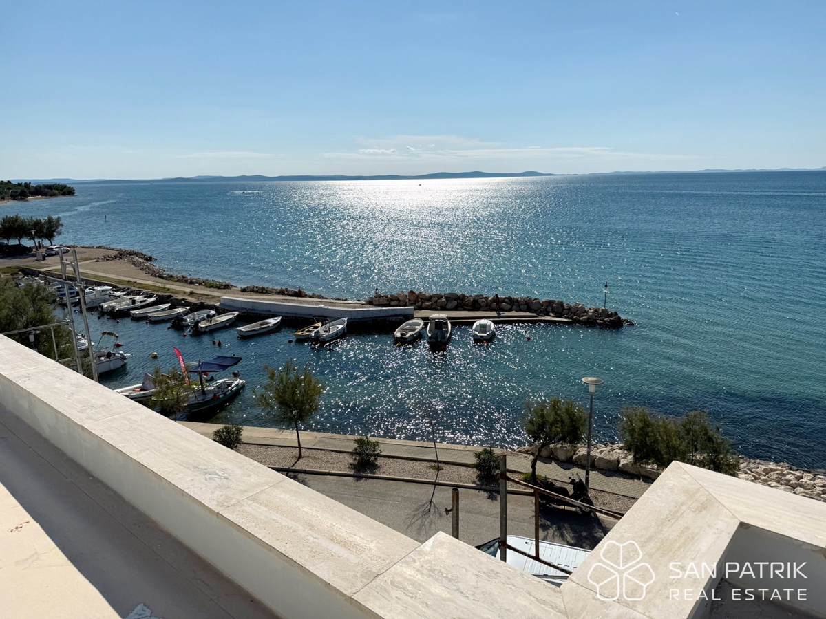 EKSKLUZIVAN PENTHOUSE V ZATONU PRI ZADRU – PRVA VRSTA OB MORJU