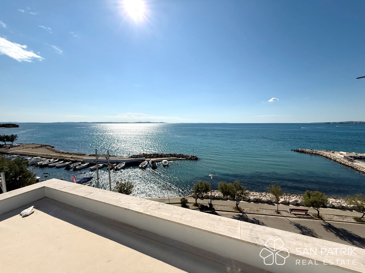 EKSKLUZIVAN PENTHOUSE V ZATONU PRI ZADRU – PRVA VRSTA OB MORJU