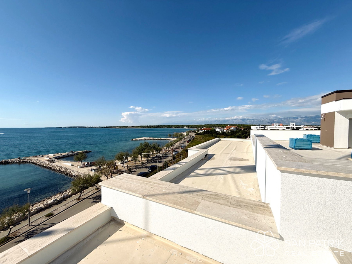 EKSKLUZIVAN PENTHOUSE V ZATONU PRI ZADRU – PRVA VRSTA OB MORJU