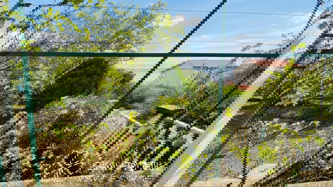 Novi Vinodolski-okolica: Hiša z velikim vrtom in pogledom na morje