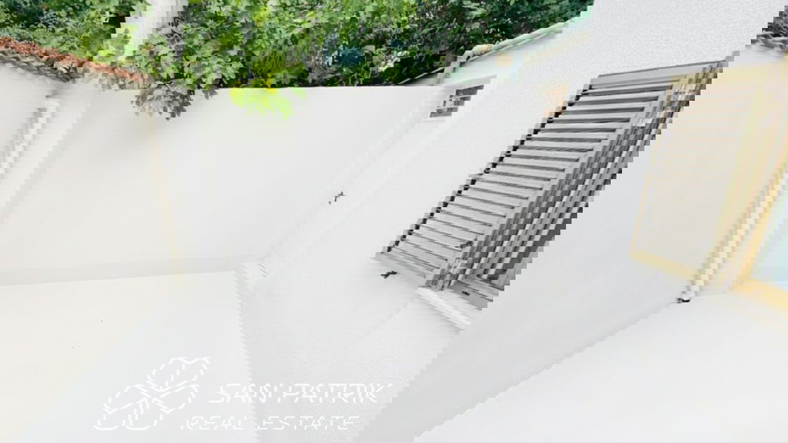 Novi Vinodolski-okolica: Hiša z velikim vrtom in pogledom na morje