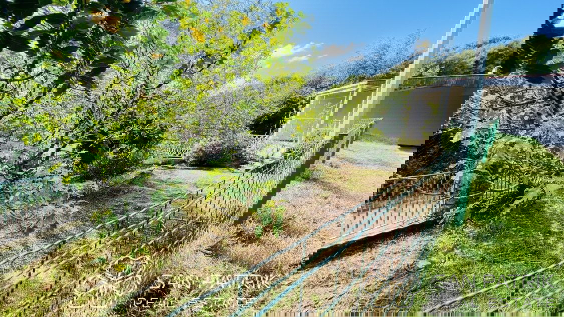 Novi Vinodolski-okolica: Hiša z velikim vrtom in pogledom na morje