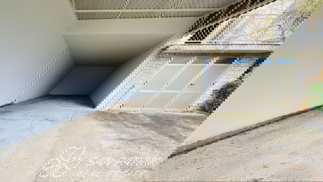 Novi Vinodolski-okolica: Hiša z velikim vrtom in pogledom na morje