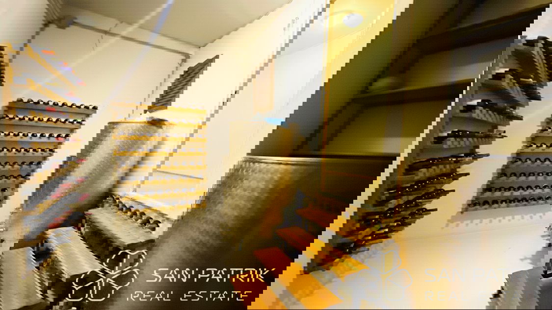 Novi Vinodolski-okolica: Hiša z velikim vrtom in pogledom na morje