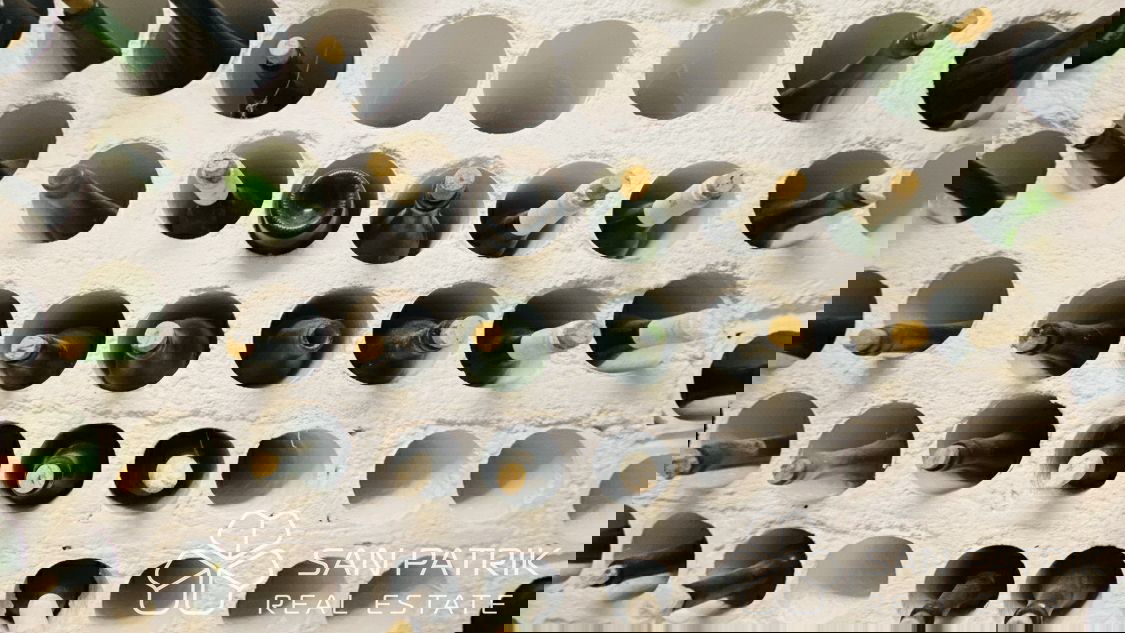 Novi Vinodolski-okolica: Hiša z velikim vrtom in pogledom na morje