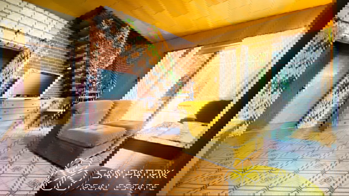 Novi Vinodolski-okolica: Hiša z velikim vrtom in pogledom na morje