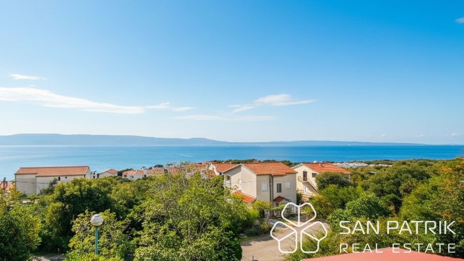 Novi Vinodolski-okolica: Hiša z velikim vrtom in pogledom na morje