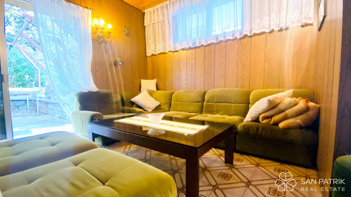 Novi Vinodolski-okolica: Hiša z velikim vrtom in pogledom na morje