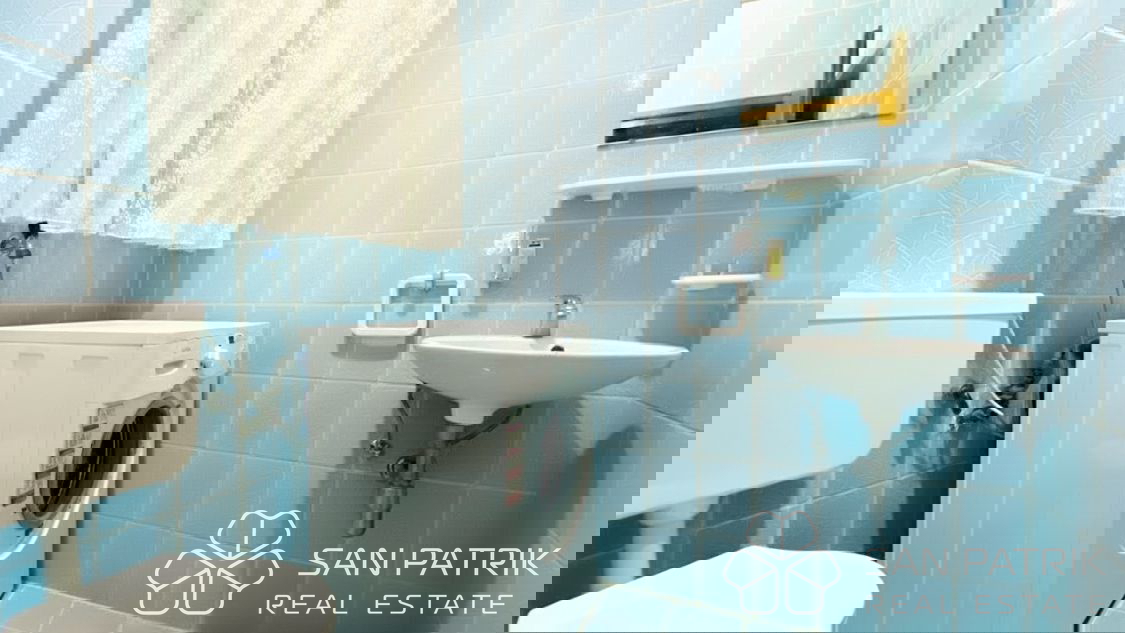 Novi Vinodolski-okolica: Hiša z velikim vrtom in pogledom na morje