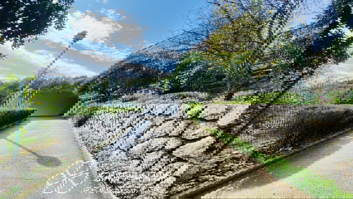 Novi Vinodolski-okolica: Hiša z velikim vrtom in pogledom na morje