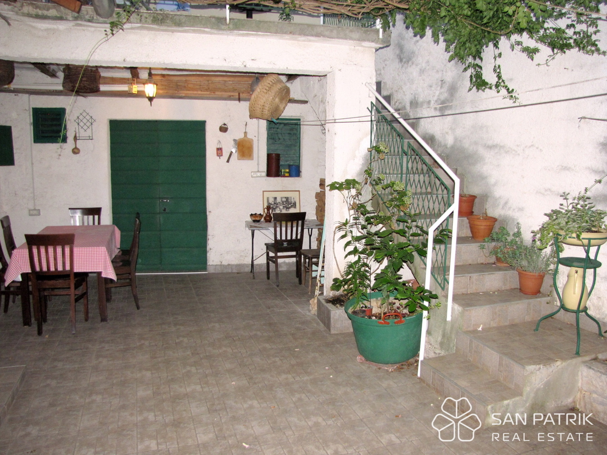 Avtentična kamnita hiša v starem jedru Šibenika