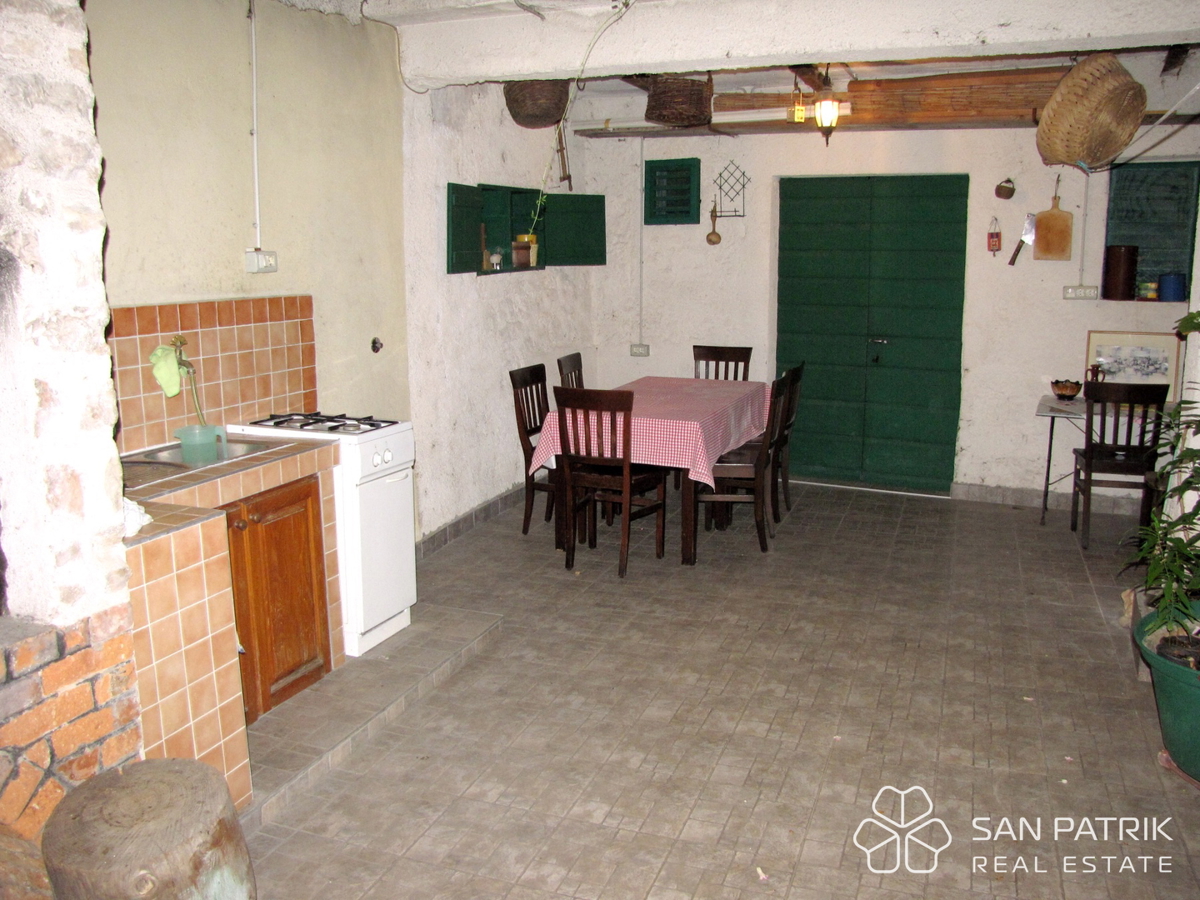 Avtentična kamnita hiša v starem jedru Šibenika