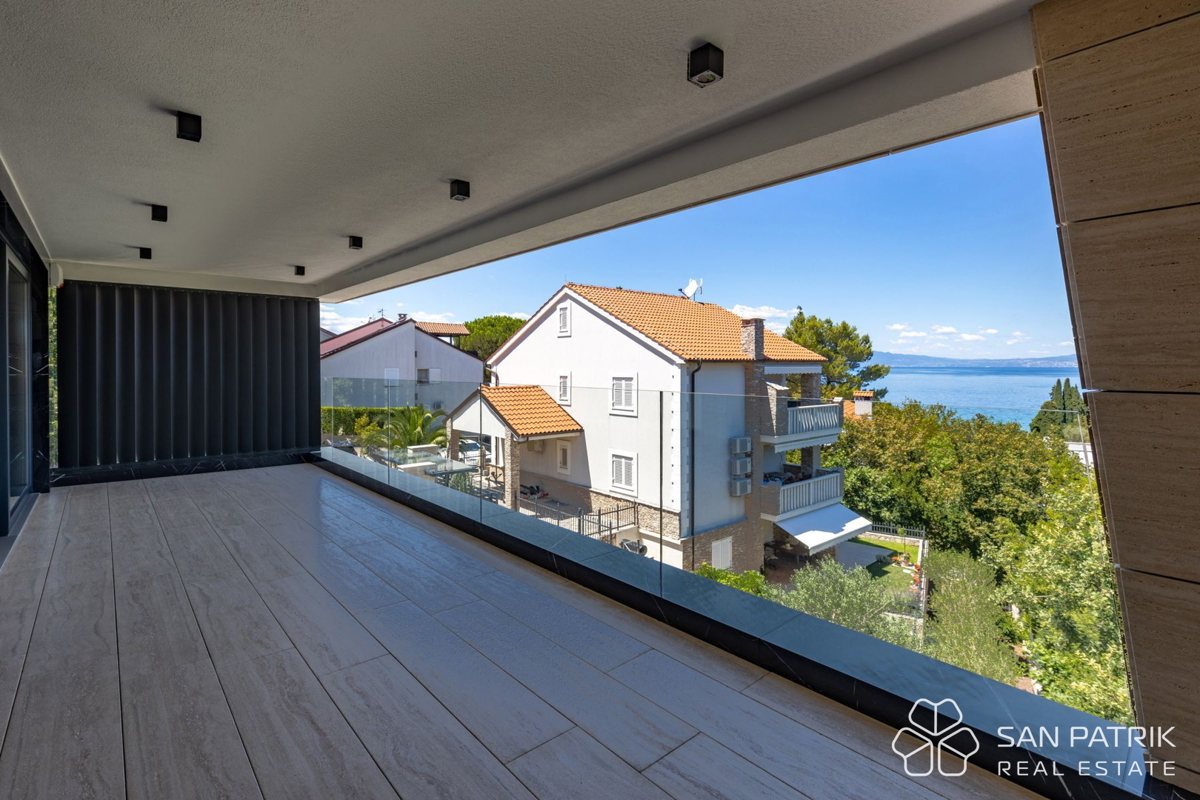 Krk: 4-sobni luksuzni penthouse (128 m2), bazen, pogled na morje