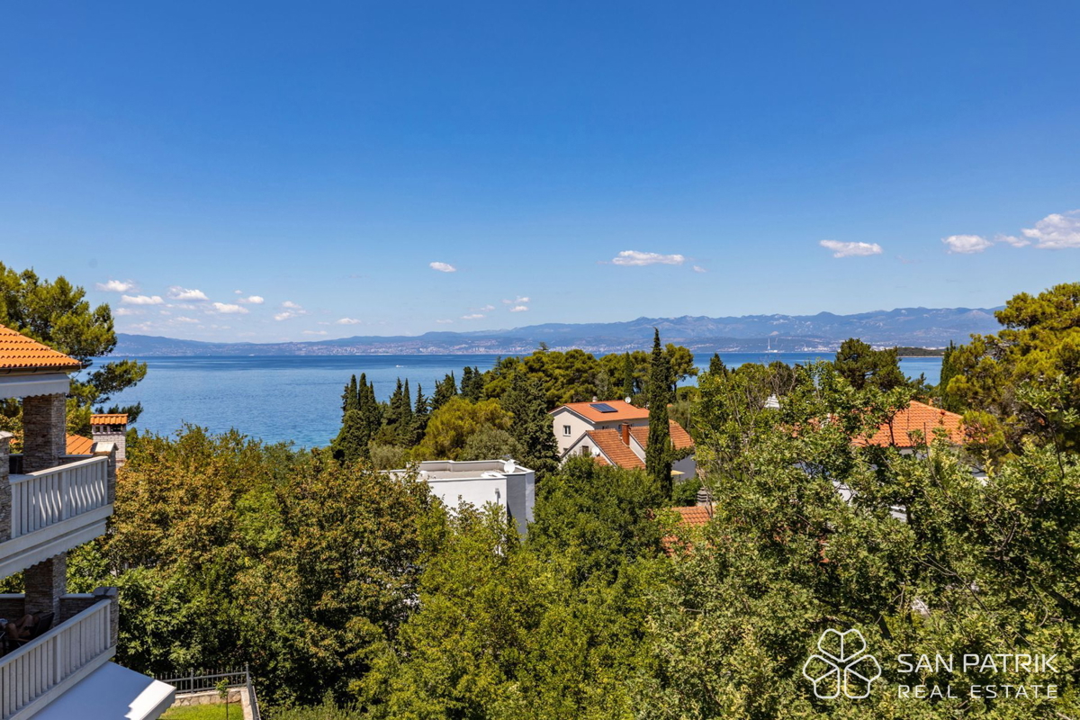 Krk: 4-sobni luksuzni penthouse (128 m2), bazen, pogled na morje