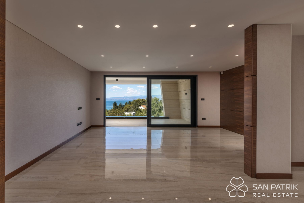 Krk: 4-sobni luksuzni penthouse (128 m2), bazen, pogled na morje