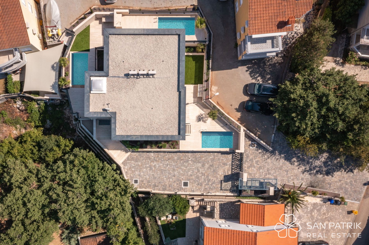 Krk: 4-sobni luksuzni penthouse (128 m2), bazen, pogled na morje