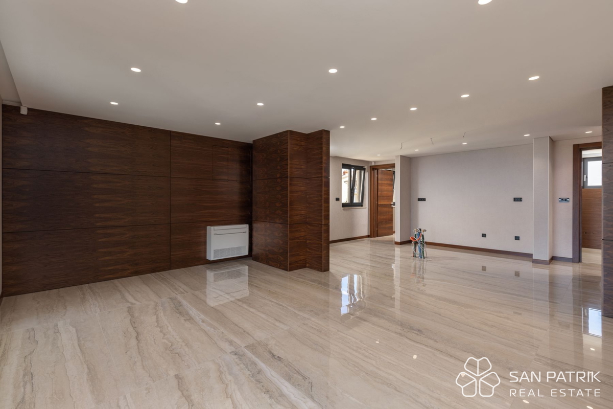 Krk: 4-sobni luksuzni penthouse (128 m2), bazen, pogled na morje