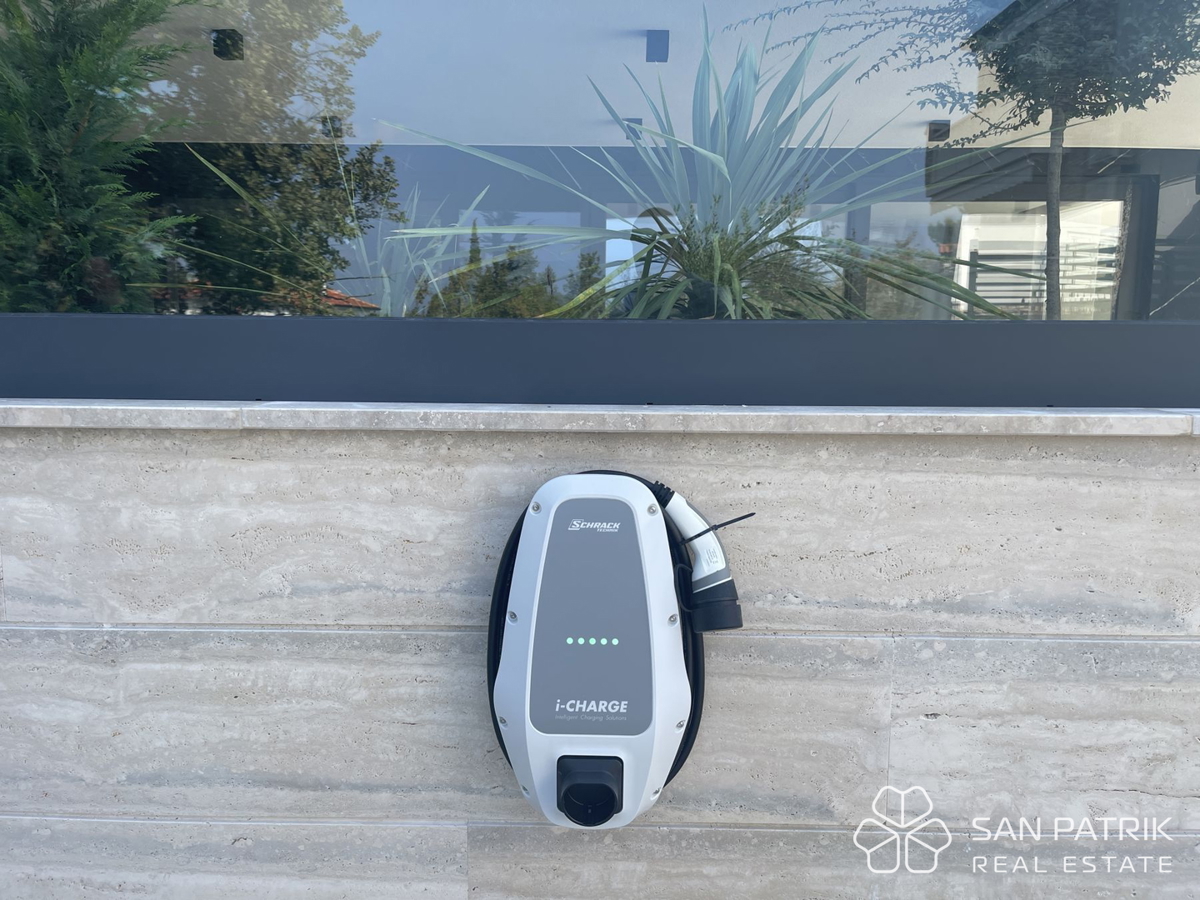 Krk: 4-sobni luksuzni penthouse (128 m2), bazen, pogled na morje