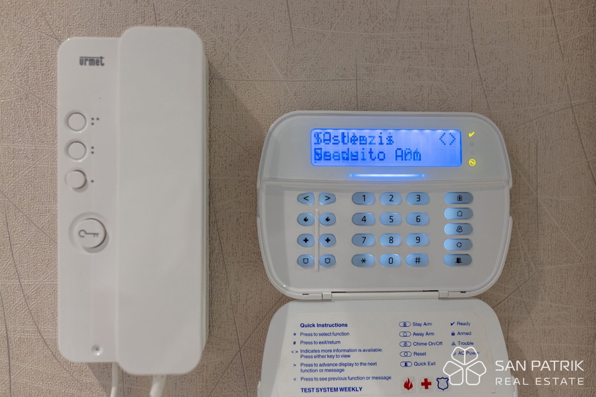 Krk: 4-sobni luksuzni penthouse (128 m2), bazen, pogled na morje