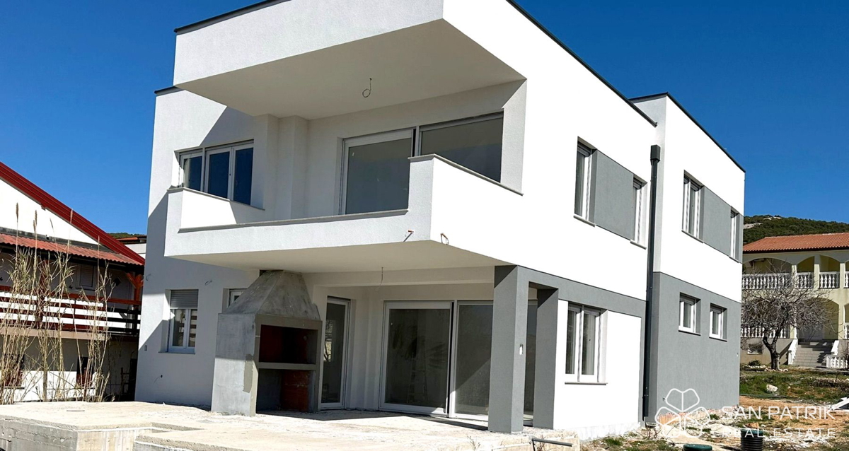 Stara Novalja: Moderna hiša (234m2) z bazenom, 150m od morja, pogled