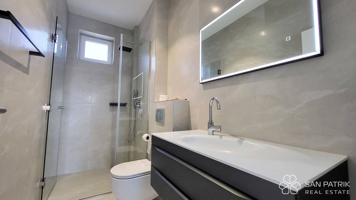 Crikvenica : Moderno stanovanje v pritličju