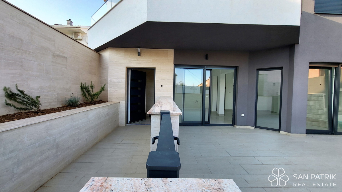 Crikvenica : Moderno stanovanje v pritličju