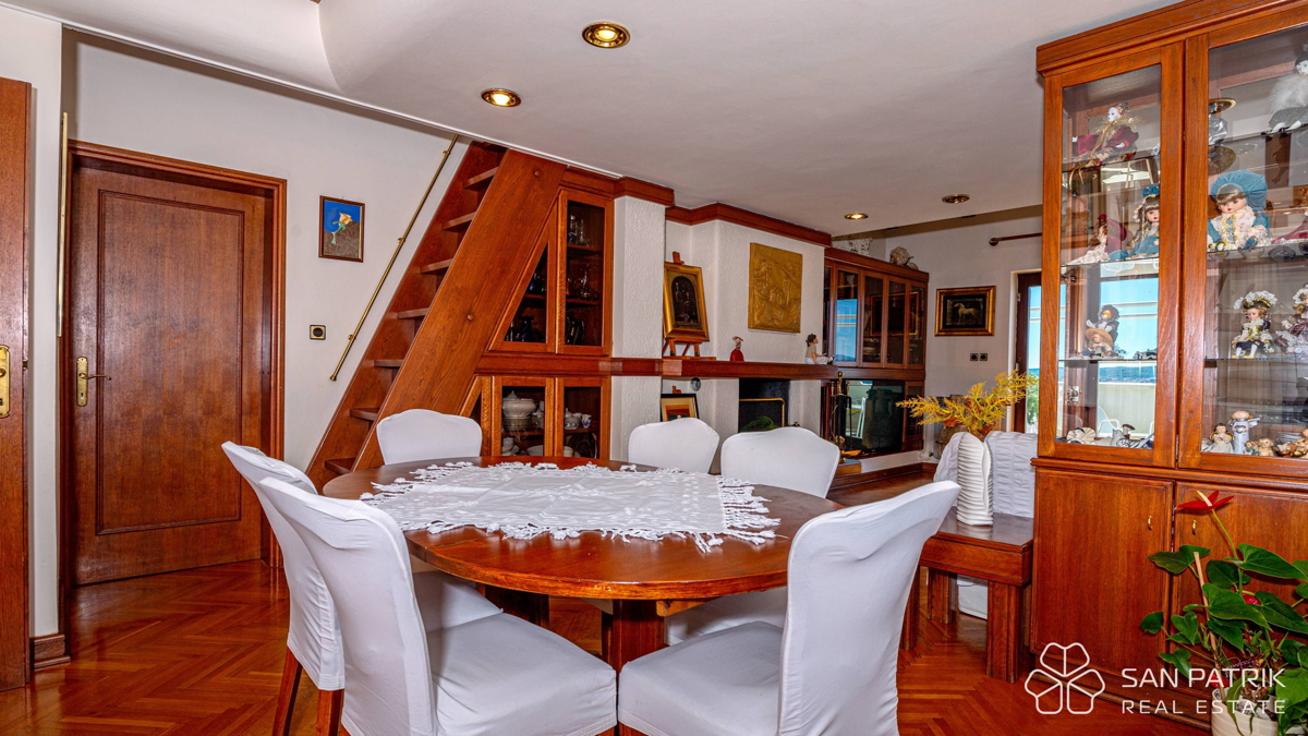 Crikvenica: Hiša z dvema stanovanjskima enotama v bližini morja