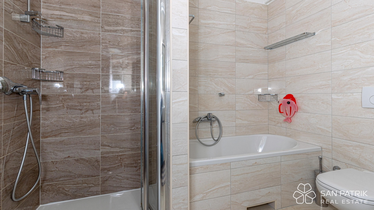 Crikvenica: Hiša z dvema stanovanjskima enotama v bližini morja