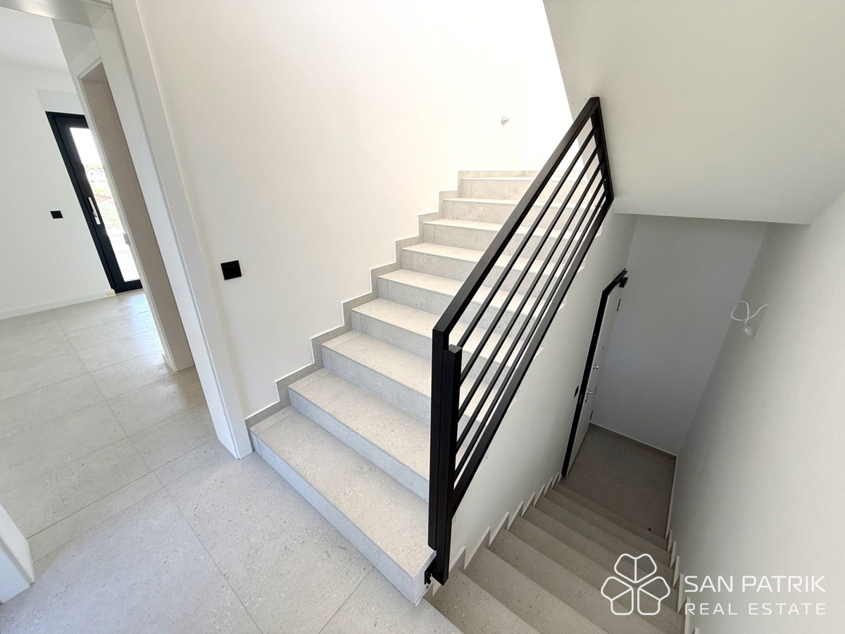 Kožino - Zadar: 3-sobna luksuzna novogradnja (86m2), 250m od morja, bazen