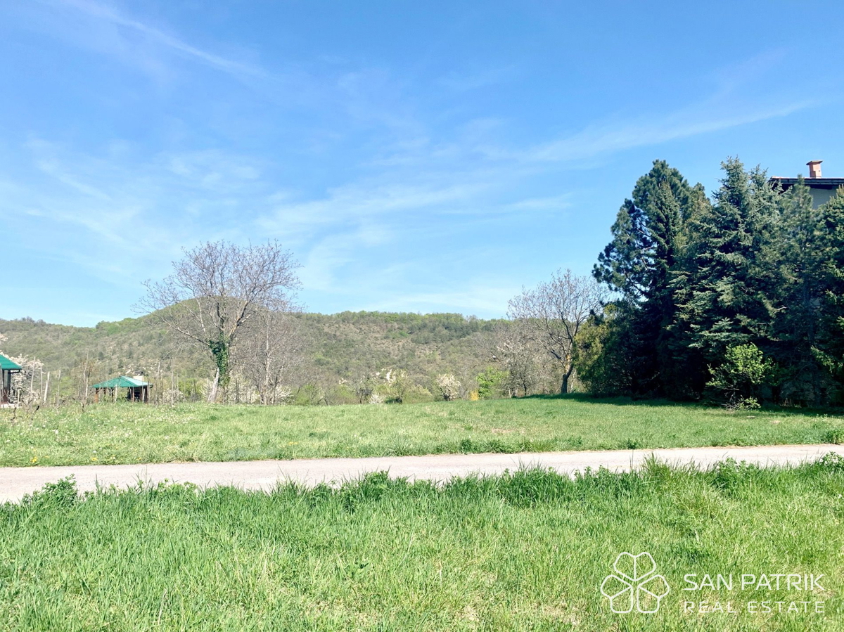 Nedotaknjena narava korak od mesta – gradbena parcela na Medvednici