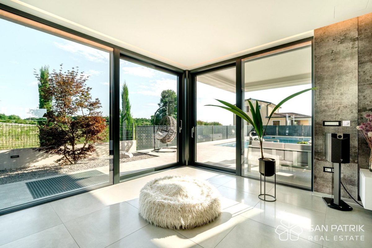 DIZAJNERSKA VILA V OSRCU ISTRE! ZASEBNI BAZEN, PROGRESIVNI NAJEM!